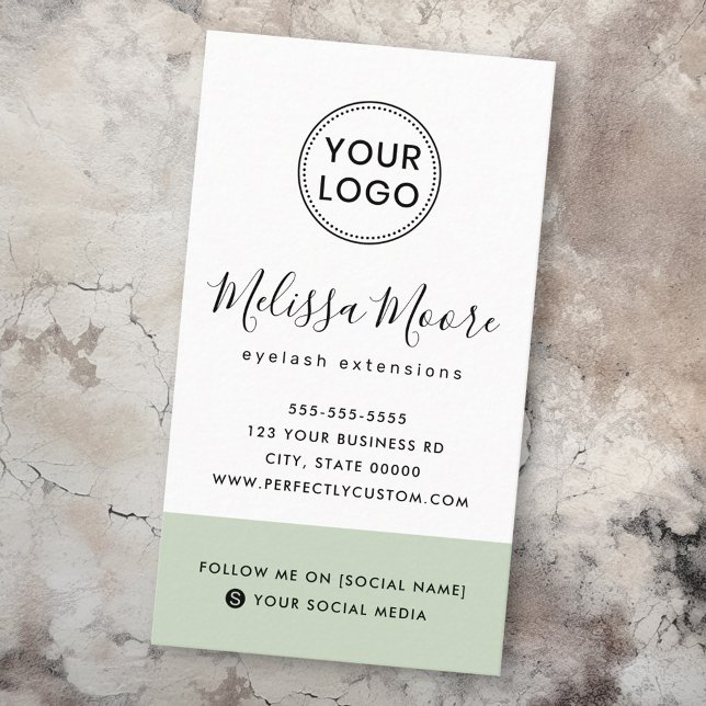 Lätt grönt för feminin anpassningsbar logotyp soci visitkort (Light sage green feminine custom logo social media business card)