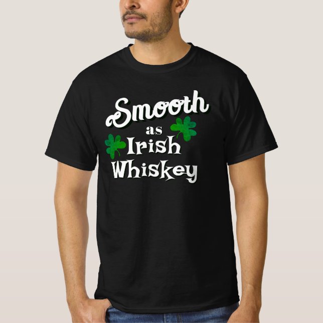 Lätt som irländsk whiskey Saint Patrick's Day Outf T Shirt (Framsida)