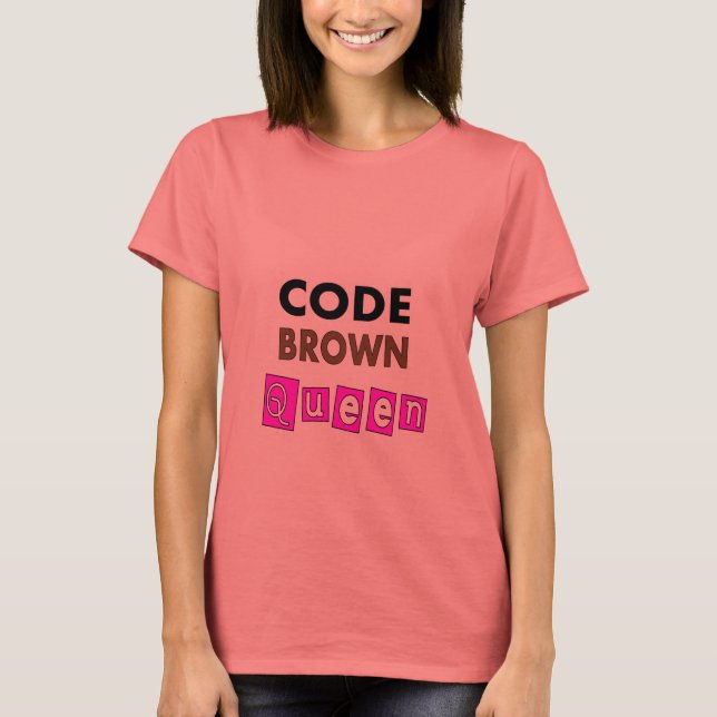 Lättare näsa "CODE BROWN QUEEN"-gåvor T-shirt (Framsida)