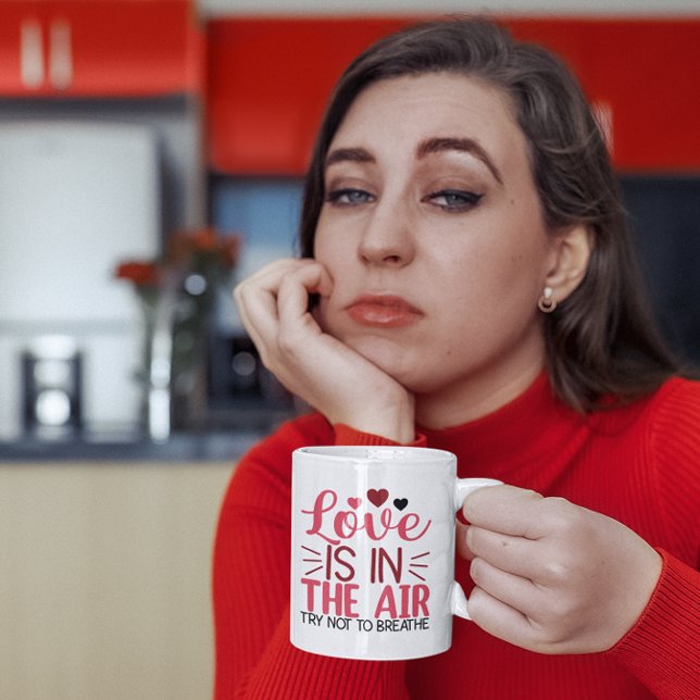Lättare Valentines day-gåvor till vänner sarkastis Mugg (Funny Anti-Valentine's day coffee mug gift for friends. Cute, sarcastic pink, red modern typography.)