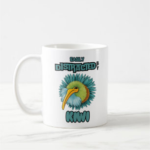 Lättdistraherad av kiwi kaffemugg