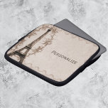 Latte Paris Grunge Laptop sleeve<br><div class="desc">Skydda din bärbara dator medan du är på resande fot med den här snygga sleeven med Eiffel Torn mot en grym snurrning och frimärke-bakgrunden i latte-brunt. Med anpassadets text kan du ändra typsnitt,  ändra färg och storlek efter behov. Anpassa dig själv eller gör en underbar gåva.</div>