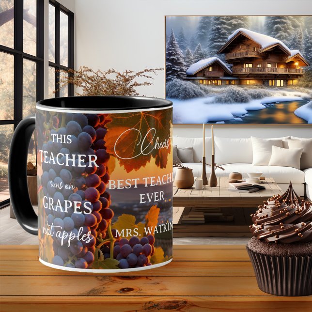 Lättförståelig gratlärarupplevelse mugg (Colorful teacher mug featuring a landscape scene at sunset with grapes, not apples)