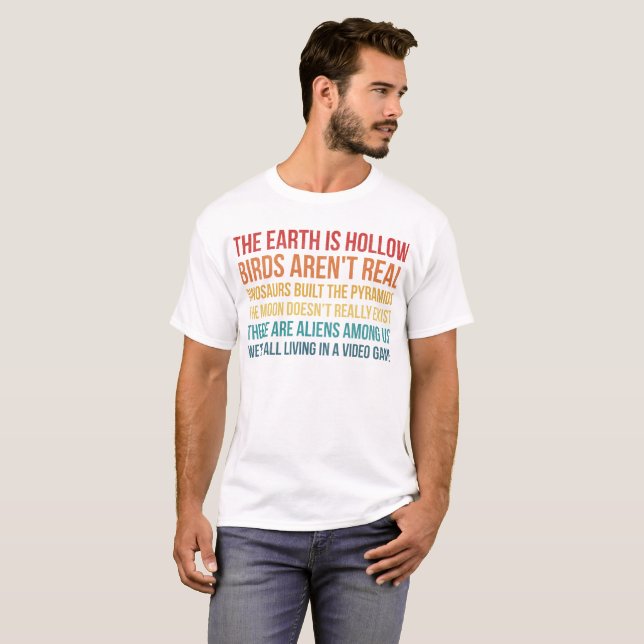 Lättfunna Dinosaur Flat Earth Alien Conspirory Teo T Shirt (Hel framsida)