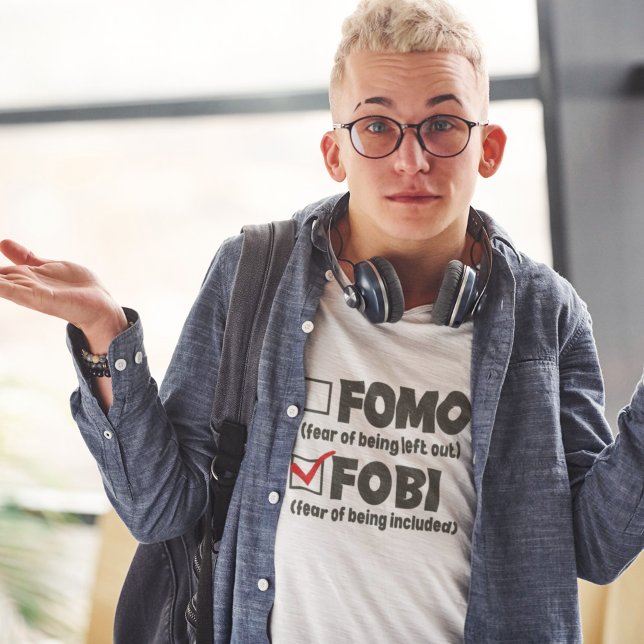 Lättfunny Introvert FOMO FOBI Socially Awkward Lig T Shirt (Skapare uppladdad)