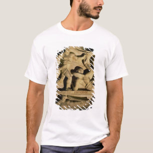 Lättnad som visar en samnite som besegrar en tee shirt