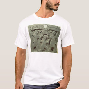 Lättnad som visar Gilgamesh mellan två T-shirt