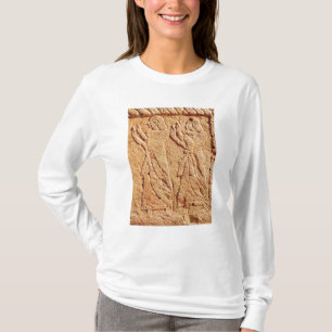 Lättnad som visar tjänare som betalar vördnad t tee shirt