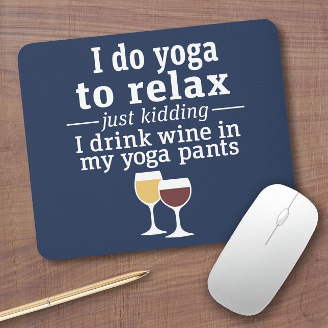 Lättnotan Vin - jag dricker vin i yoga byxor Musmatta (Custom Mousepad)