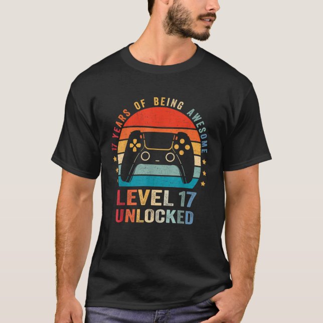 Lättolåst 17-dagars olåst videospelare 17:e födels t shirt (Framsida)