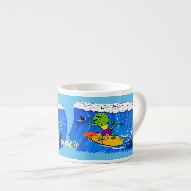 Lättskrämd nacke-ödla surfing tecknad espressomugg (Framsida höger)