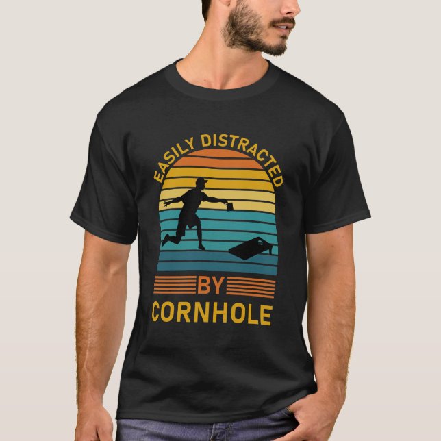 Lättspridd av Cornhole T Shirt (Framsida)