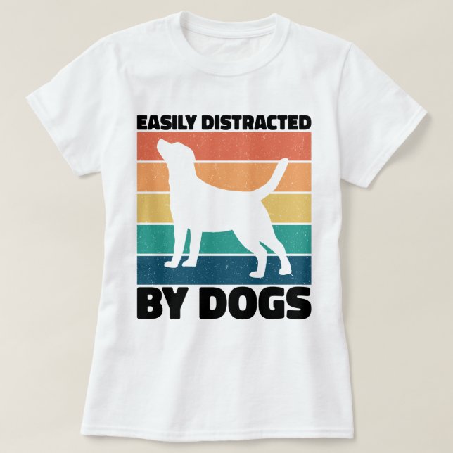 Lättspridd av Hundar Hund födelsemedlemmar på föde T Shirt (Design framsida)