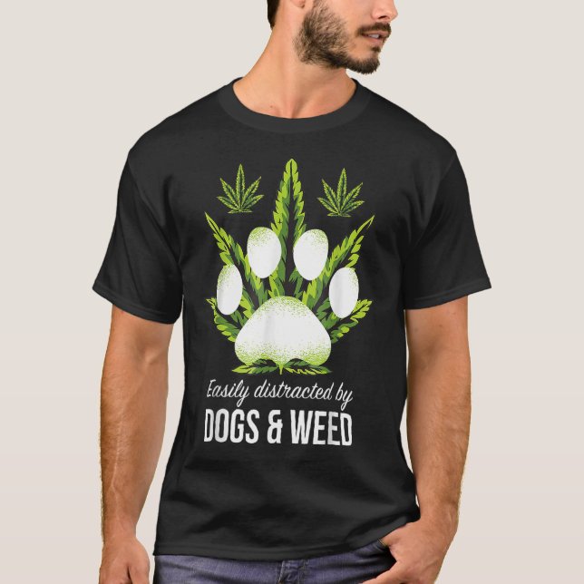 Lättspridd av Hundar Ogräs Hund T Shirt (Framsida)