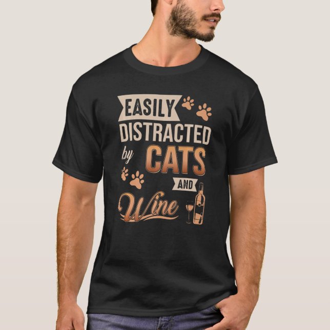 Lättspridd av katter och Vin-katter och Vin T Shirt (Framsida)