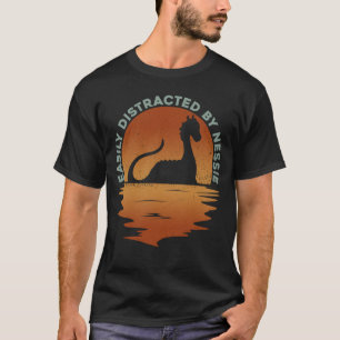 Lättspridd av Nessie - Nessie Loch Ness T Shirt