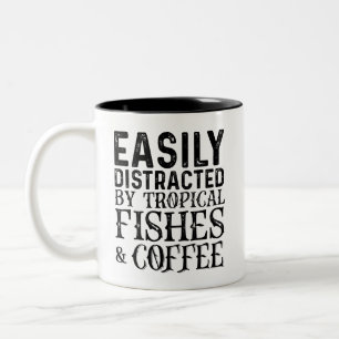Lättspridd av tropiska fisken och kaffe Två-Tonad mugg