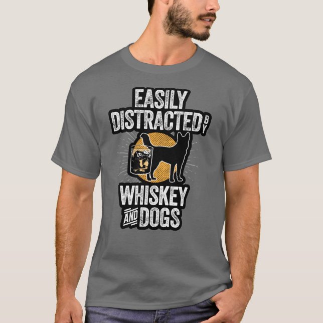 Lättspridd av Whiskey och Hundar T-Shirt (Framsida)