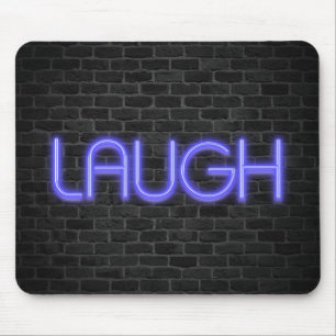 LAUGH-text i neon ljus på tegel Musmatta