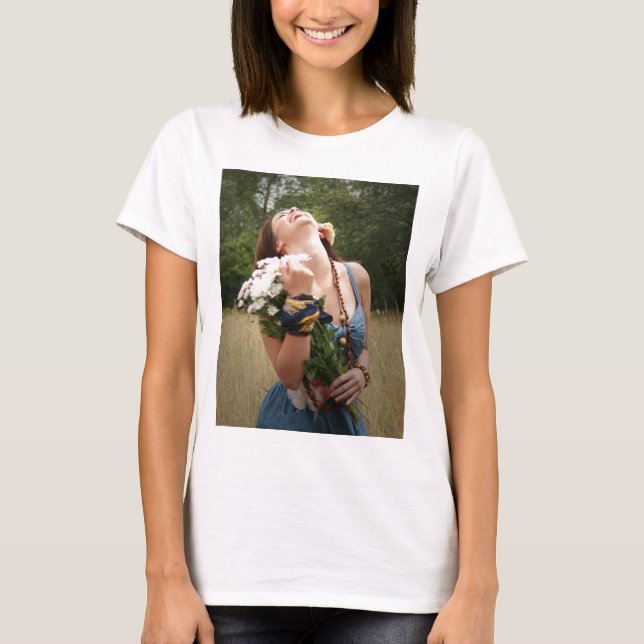 Laughteren är den bäst medicinen tee shirt (Framsida)