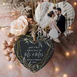 Laurel Löv First Married jul Julgransprydnad Keramik<br><div class="desc">Fira din första jul som ett förlovat par med den här charmerande och festliga prydnaden. Hjärtformade design: "Vår första jul som Mr. & Mrs" (eller ditt val av titlar) i modern block- och skriptstil, omgiven av en faux guld foil gräns accated med grönt vinterlöv. Anpassa med namn och året och...</div>