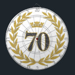 Laurel Wandeand och Krona 70:e födelsedagen Darttavla<br><div class="desc">Laurel Wandeand och Krona 70:e födelsedagsnämnden. Nummer 70 finns i modernt fetstil. Utformningen har en guld lagerkrans och en krona. Lägg till ditt åldersnummer.</div>
