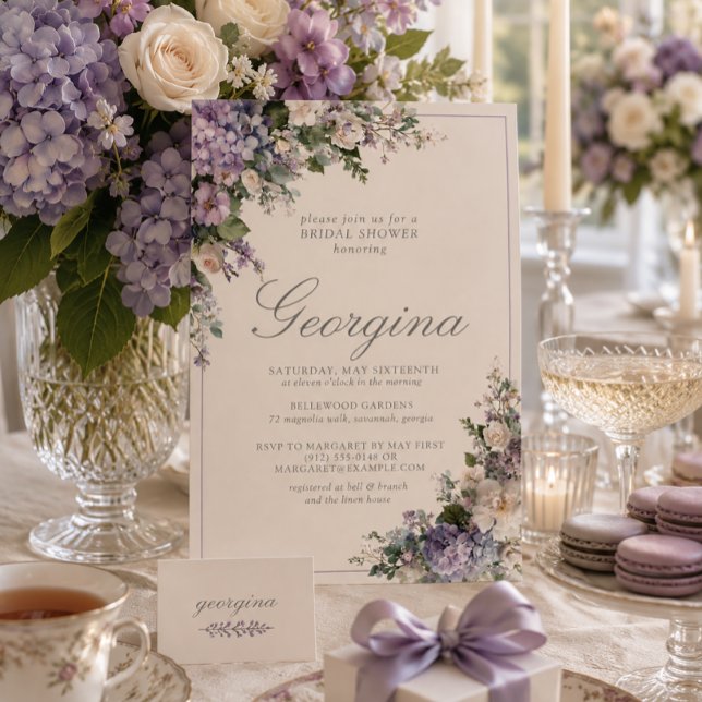 Lavendel Hydrangea Elfenbensvitt Monogram Bröllops Inbjudningar (Skapare uppladdad)