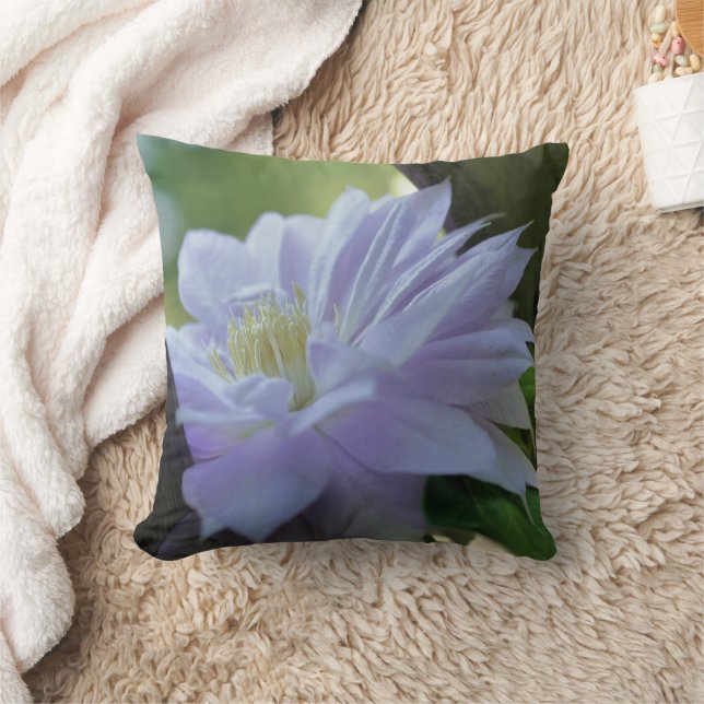 Lavendel Klematis Blomma i Trädgaller  Kudde (Filt)