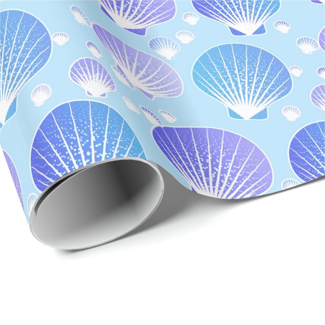 Lavendel och blå snigelskal på blekblått presentpapper (Rullad Hörn)