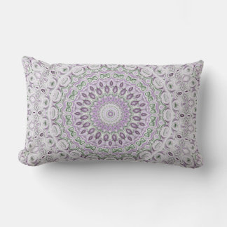Lavendel och grön mandalamönsterdesign lumbarkudde