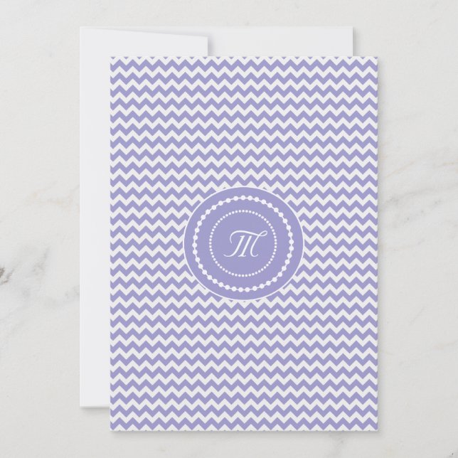 Lavendel och vit chevron-monogram-vit svwedding inbjudningar (Framsida)