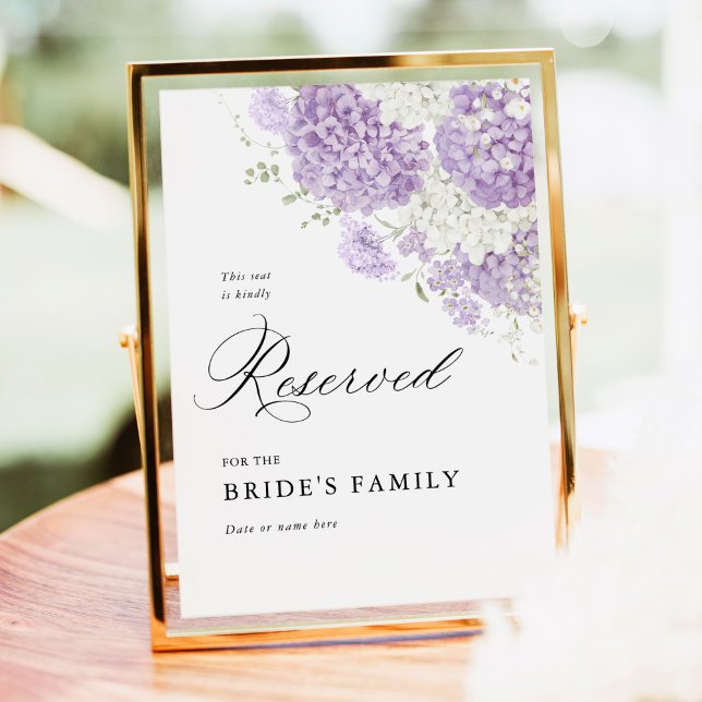 Lavendel Syrlilja Vit Blommig Reserverad Platsskyl Poster (Lavender lilac white hydrangea reserved wedding seating sign for bride family elegant ceremony decor)