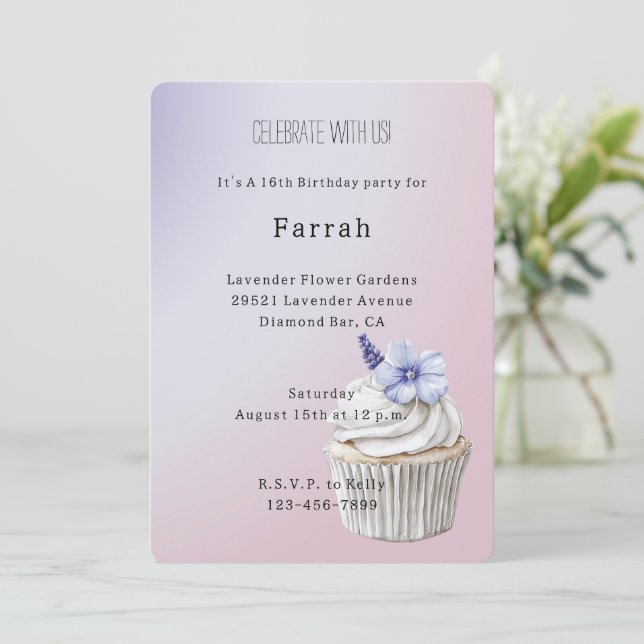 Lavendelblomma Cupcake Födelsedag   Inbjudningar (Stående Fram)
