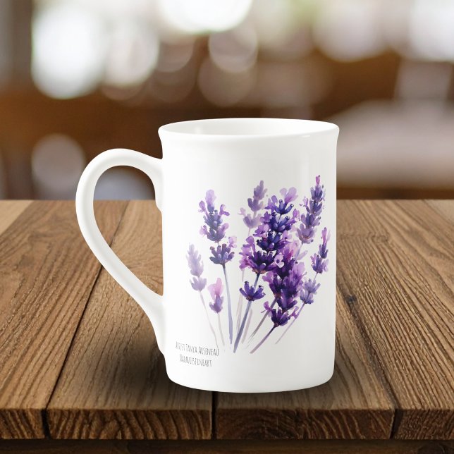 Lavendelblommig design benporslin mugg (Skapare uppladdad)