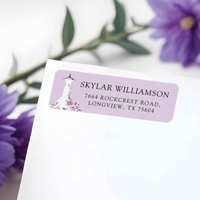 Lavendelblommig vit bröllopsklänning bröllopsdusch returadress etikett (Lavender Florals White Wedding Dress Bridal Shower Label)