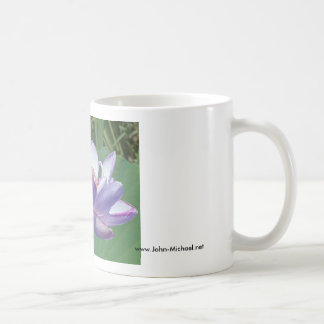 Lavendellotusblomma på Kenilworth vatten- Kaffemugg