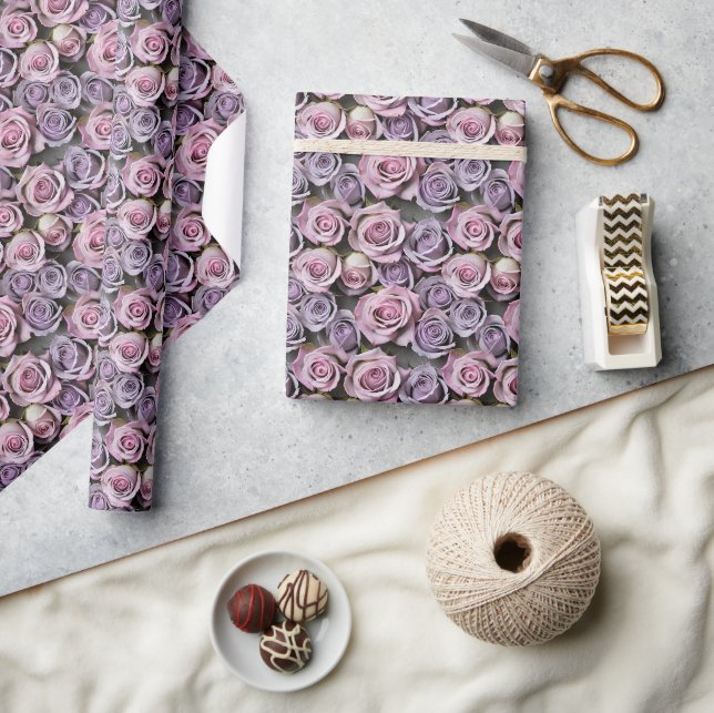 Lavendelrosor med mjuk lila och rosa presentpapper (Hantverk)