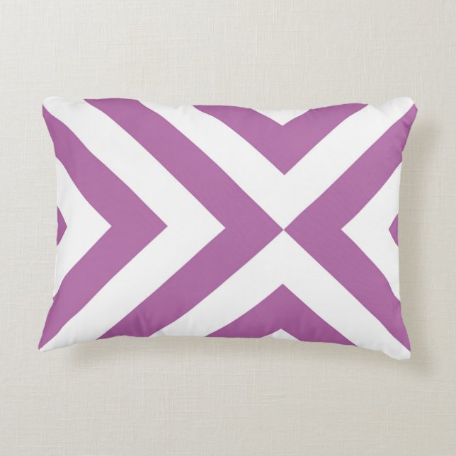 Lavender and White Chevrons Prydnadskudde (Baksidan)