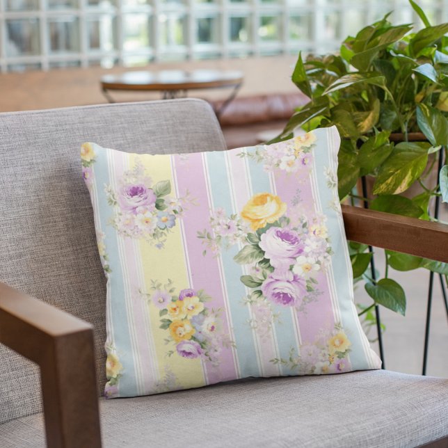 Lavender Blommigt Stripe Kudde (Skapare uppladdad)