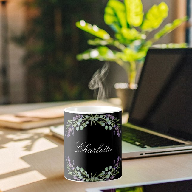 Lavender blommigts eucalyptus greenery black namn kaffemugg (Skapare uppladdad)