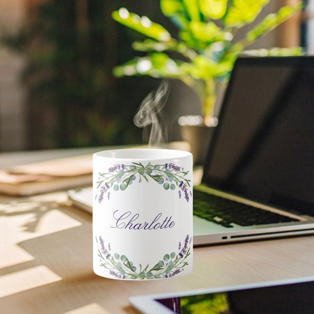 Lavender blommigts eucalyptus greenery namn kaffemugg (Skapare uppladdad)