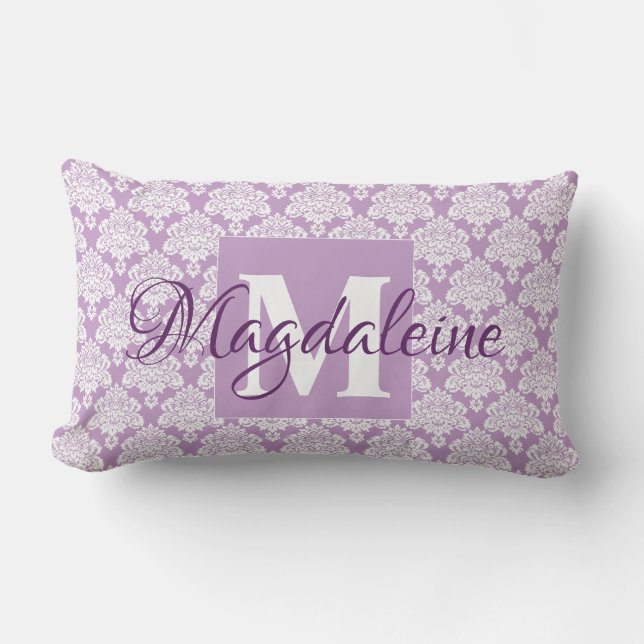 Lavender Damask Pillow med Monogram och Namn Lumbarkudde (Framsida)