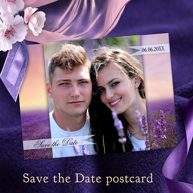 Lavender Fält Blommigt Land Spara datum Meddelande Vykort (Save the Date postcard featuring your custom photo framed by a painting of a lavender flower field)