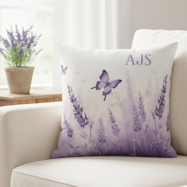 Lavender Field Throw Pillow – Monogram Initials Kudde (Lavender and Butterflies Decorative monogram pillow)