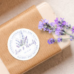 Lavender Flowers Kärlek Tack Wedding Favor Runt Klistermärke<br><div class="desc">Rustic och land dammiga lavender färg och blomsterklistermärken "Kärlek & Tack" för dina bröllopsfavörer.</div>