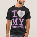 Lavender i kärlek min dotter | Funny Fars dag T Shirt<br><div class="desc">Skapa din egen lavender I Kärlek My dotters Photo Text-hoodie med den här moderna mallen och rolig tröja som innehåller en coola-slab serif-typsnitt och anpassningsbar-foto in i ett stort rött hjärta. Lägg till ett eget foto, ditt namn eller någon annan personlig. T-shirt-designen "I kärlek My dotters" är inspirerad av den...</div>