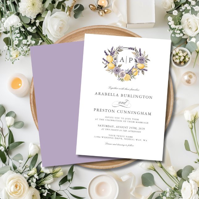Lavender Lemon Monogram Blommigt Vapensköld Bröllo Inbjudningar (Lavender Lemon Monogram Floral Crest Wedding Invitation)