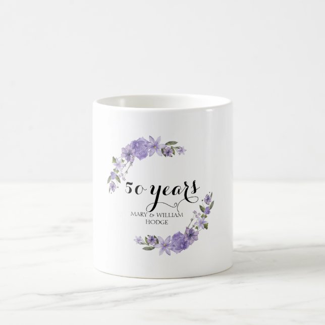Lavender lila blommigtar 50:e bröllop-årsdagen kaffemugg (Center)