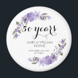 Lavender lila blommigtar 50:e bröllop-årsdagen magnet<br><div class="desc">Fira en kärlek som har stått sig med tidspressen med vår " Lavender lila blommigts 50:e bröllop-årsdag " design. Perfekt för att hedra en gyllene milstolpe fångar denna elegant och biet av hjärtat det centrala i en 50-årig resa fylld med kärlek, skratt och omhuldade minnen. Det är ett vackert sätt...</div>