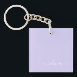 Lavender Lila Modern Script Girly Monogram Namn<br><div class="desc">Nyckelkedja för Lavender Lila Simple Script Monogram Namn. Det gör perfekten söt 16-årsjubileum,  bröllop,  möhippa,  årsdag,  babydusch eller bachelorette-fest för någon som glam lyxen och chic stilar i kärlek.</div>